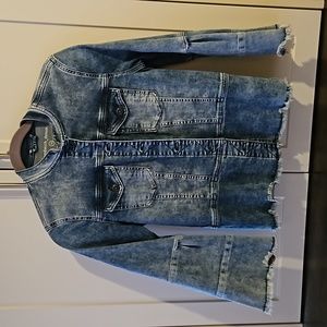 Sandwich denim jacket with unique features